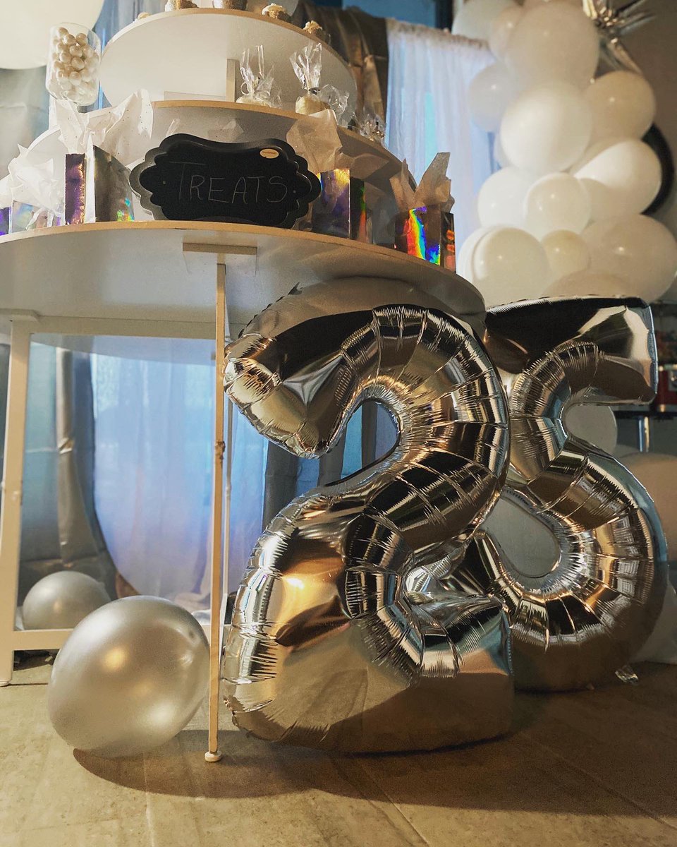 OriginalVanity's tweet photo. 25 birthday dinner 
location> @OriginalVanity 
Decor >@OriginalVanity https://t.co/cOn0BKGoXu