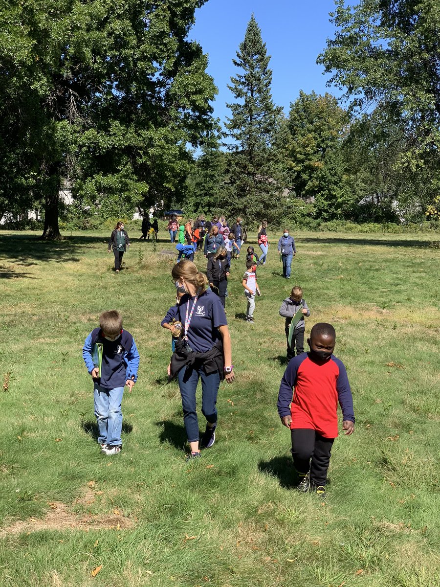 MissUOWL's tweet photo. We love our Nature Friday hikes!!  Today, we had a nature Ipsy hunt!
#JoyfullyEngaged #PassionatelyConnected #outsideclassroom https://t.co/kOb9gLvJvo