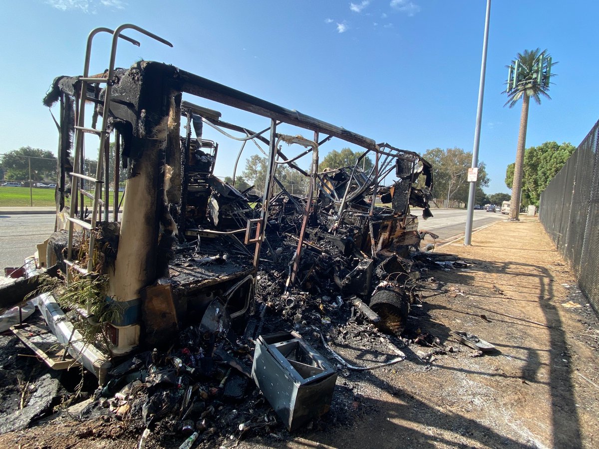 VeniceLifein's tweet photo. @MikeBoninLA @LAFD Here's what the aftermath of fire danger looks like in #Boninville aka #venicebeach 😱@MikeBoninLA @CityAttorneyLA @LAFDChief @LAPDChiefMoore @LAVagrants @JoeBiden @johnandkenshow @LarryOConnor @NBCLA @FOXLA @SpecNews1SoCal #DefundBonin https://t.co/iikjQDjwYk