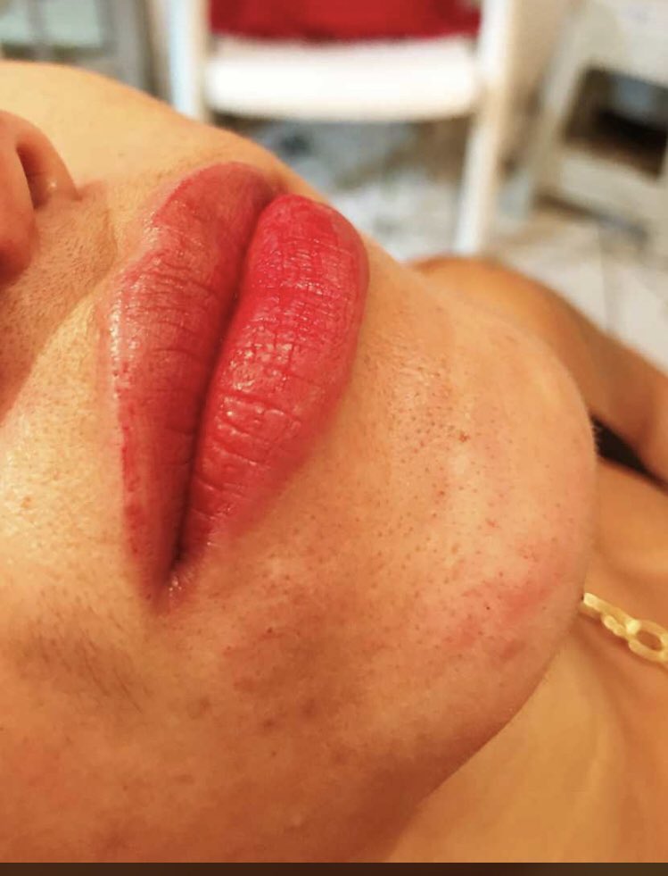 NunnesThayane's tweet photo. Técnica , treino e escolha certa tudo isso para esse lábio ficar perfeito 👏🏻👏🏻💪🏻
Até aqui nos ajudou o senhor !
Obrigado pela preferência 🙌👏🏻🥰
#microlabial #micropigmentacao #microlabial #micropigmentação #labiosperfeitos💋 https://t.co/smHQ9QDKiI