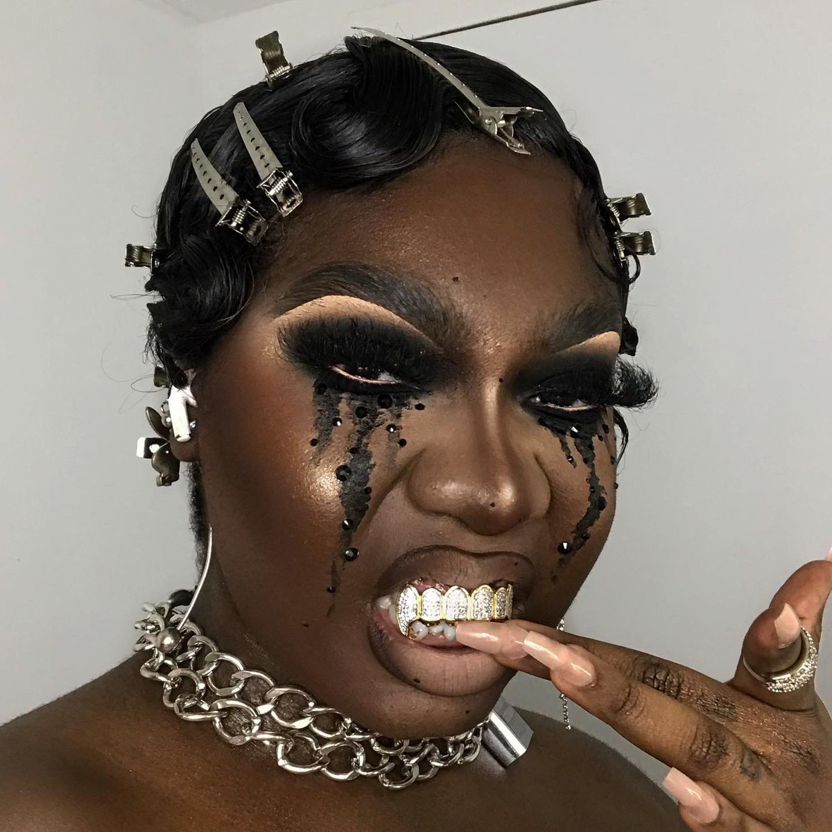 Naezrah's tweet photo. 🧛🏾‍♀️🔪🩸THE ILLEST VAMP🩸🔪🧛🏾‍♀️
Ib: @char__barker 🖤
deets: https://t.co/zXxGyQNOwt https://t.co/2E3PvktEYp