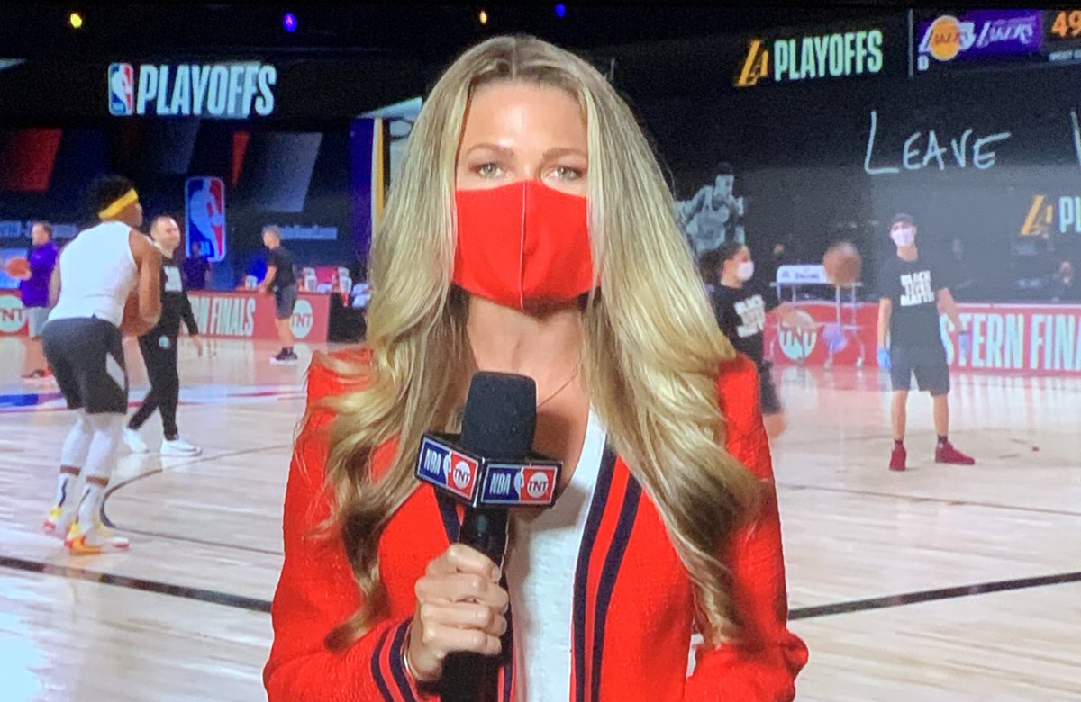 StoolSelect's tweet photo. When ur mask matches ur jacket>>😍 #Goals #BroadcastGoals #NBAonTNT https://t.co/C7KMeIy0qj