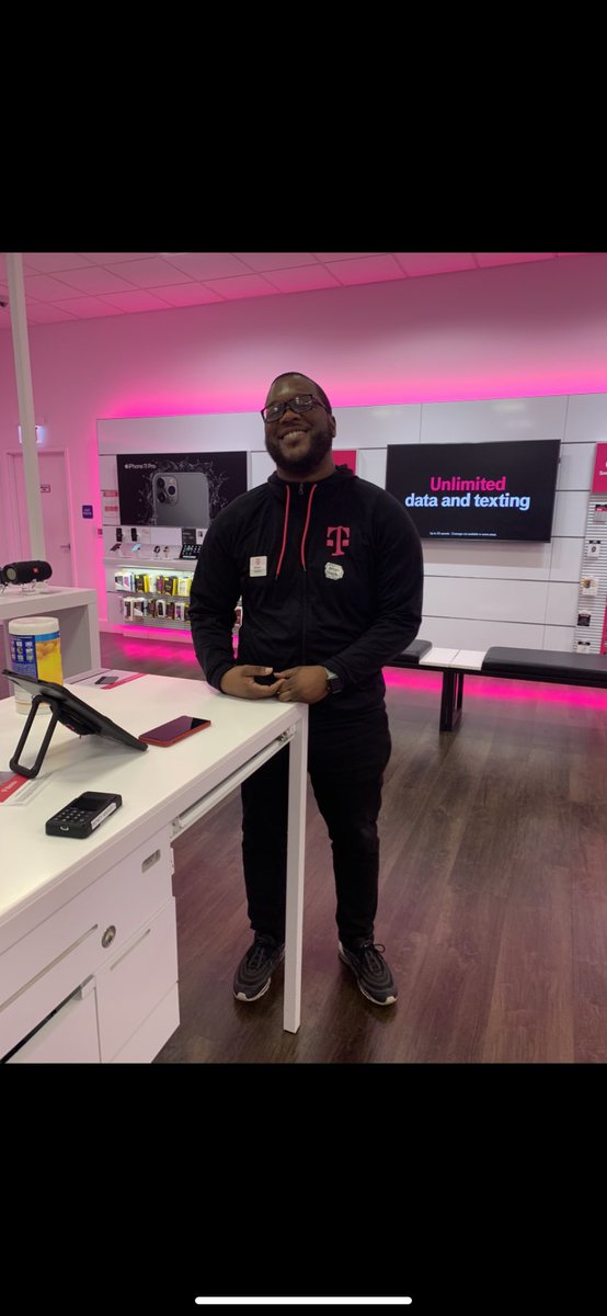 LauraTheBest_'s tweet photo. Huge shout out to @TmoAb! Today’s his last day at State St! The last 3 years he’s helped make State successful. We appreciate you &amp; know this is the next chapter of your fruitful career. Watch out, he definitely the next RAM! #SSG #FirstandFast https://t.co/VMGA9jYJD6