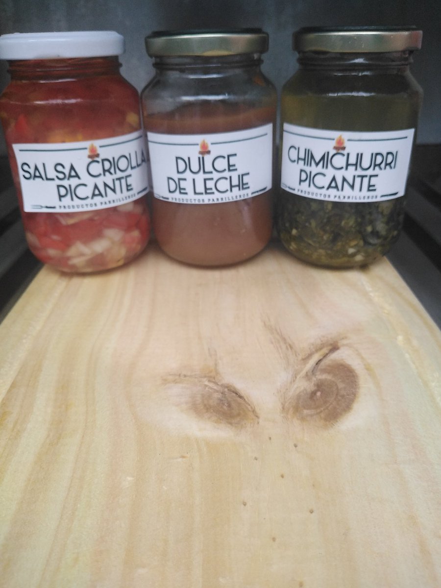 elarcaico's tweet photo. Buenas tardes mundo
Llego sorteoooo compartiendo la publicación con el 
#locosporlaparrillagt y nombrando con quién se lo comerían pueden ganarse está tabla de chorizo salchichas queso y salsas 
Sorteamos domingo 12pm 
Suerte a todos https://t.co/vZQRuLFkuZ