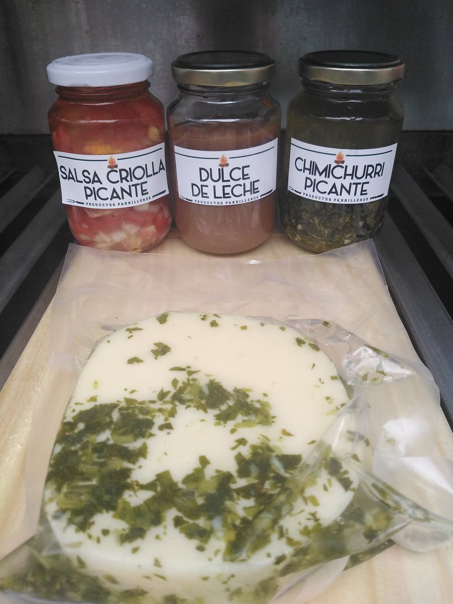 elarcaico's tweet photo. Buenas tardes mundo
Llego sorteoooo compartiendo la publicación con el 
#locosporlaparrillagt y nombrando con quién se lo comerían pueden ganarse está tabla de chorizo salchichas queso y salsas 
Sorteamos domingo 12pm 
Suerte a todos https://t.co/vZQRuLFkuZ