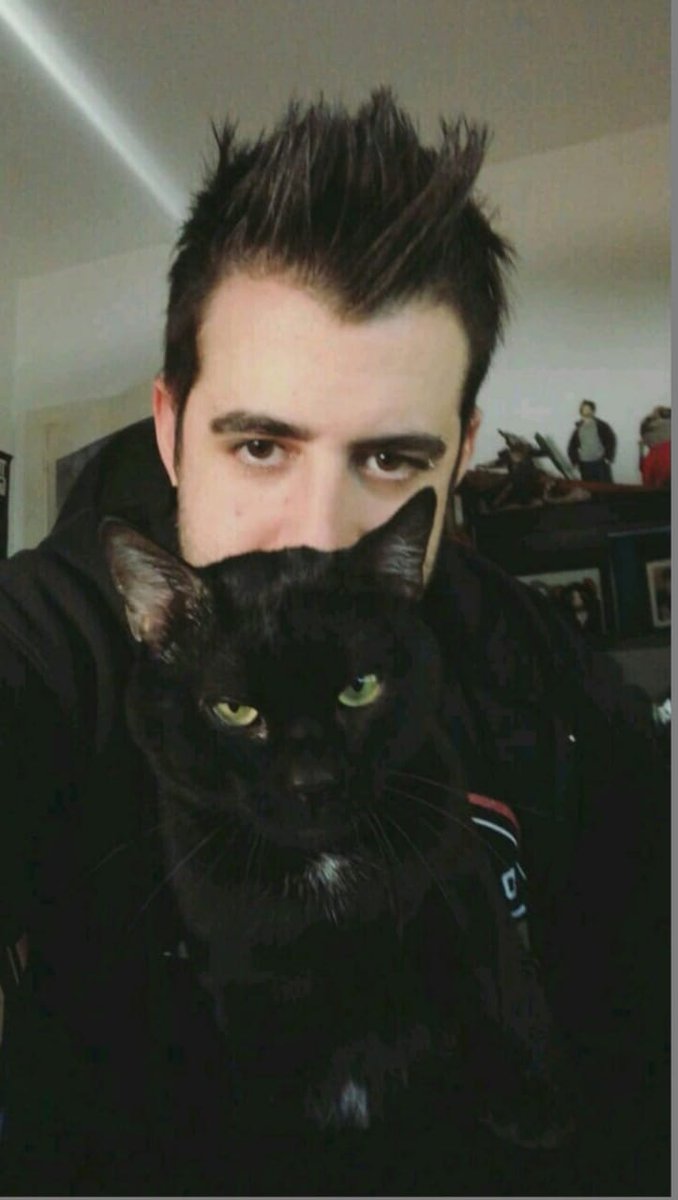 VictoriaGr19's tweet photo. #WeLoveYouAuron 
Esto es para auronplay solamente para pasar a decirle que es una persona increíble que gracias por todas las sonrisas que me ha sacado todos estos años que llevo de verte en YouTube te agradezco de verdad las veces que me has hecho feliz Y qué te quiero mucho ❤️ https://t.co/SIgYkSSK84