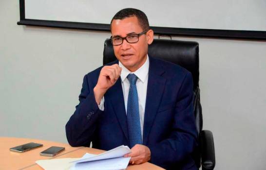 DiarioLibre's tweet photo. |#Política| Eddy Olivares toma licencia del PRM para ser considerado como presidente de JCE.
https://t.co/NCVXv8gDr0

#DiarioLibre #Actualidad #JCE https://t.co/1bC7HO39HS