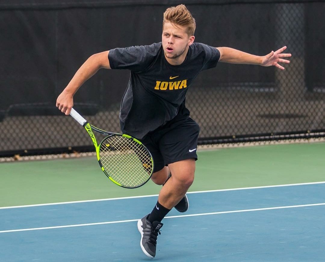 Parsa Bombs 💣 (@parsabombs) on Twitter photo After 3 seasons at Iowa, senior Will Davies (UTR 12.98) will transfer and has verbally committed to <a href="/USDmtennis/">San Diego Men's Tennis</a> for fall of 2021. The Brit played at #4 singles & #1 doubles last year, and amassed overall records of 64-26 in singles & 59-28 in doubles. ITA doubles high rank of 10. After 3 seasons at Iowa, senior Will Davies (UTR 12.98) will transfer and has verbally committed to <a href="/USDmtennis/">San Diego Men's Tennis</a> for fall of 2021. The Brit played at #4 singles & #1 doubles last year, and amassed overall records of 64-26 in singles & 59-28 in doubles. ITA doubles high rank of 10.