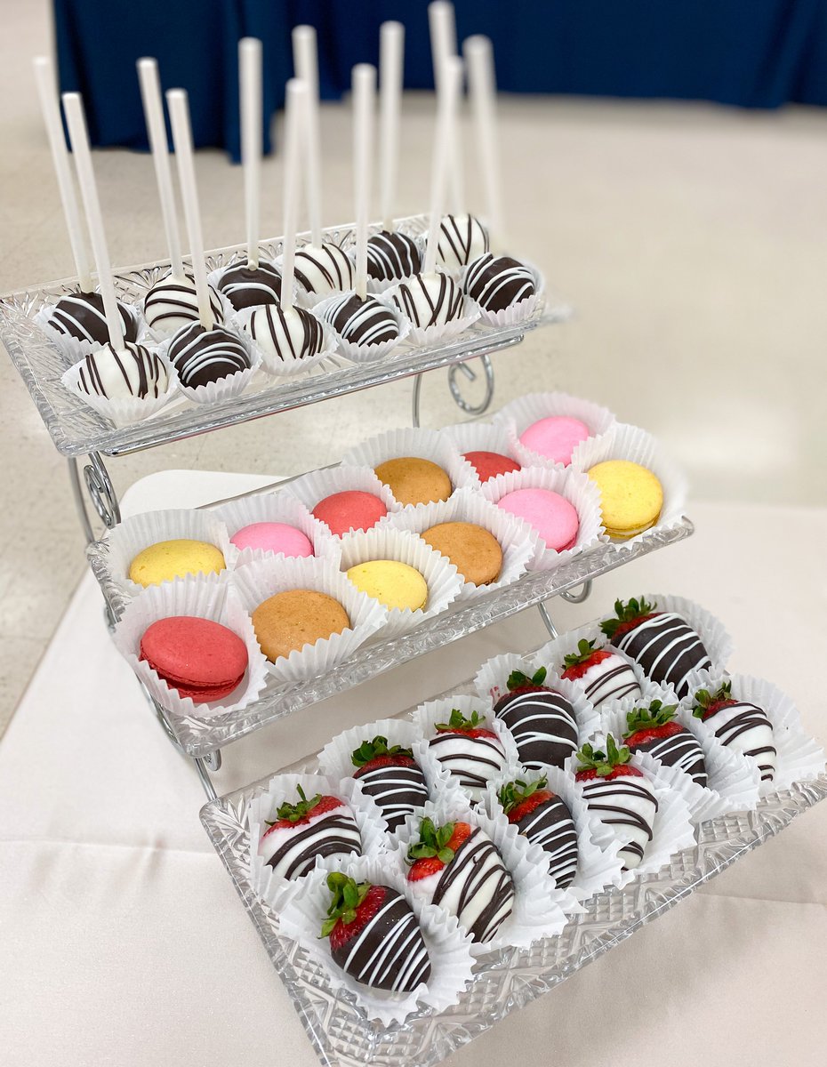 AllThingsCakeOK's tweet photo. Variety is the spice of life! https://t.co/KzmkasLQKq