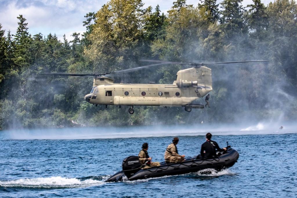 A Green Beret Soldier helocasts into a lake from a CH-47 Chinook helicopter at @JBLM_PAO, Wash., June 30, 2020. 📸 by Staff Sgt. Ryan Hohman #TrainedAndReady