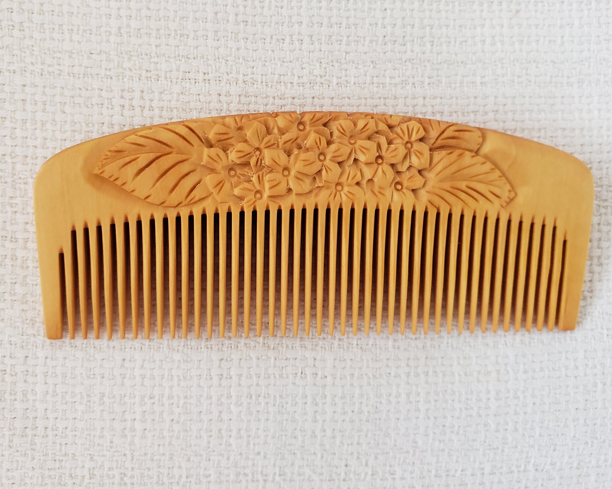 薩摩つげ櫛 喜多製作所 解櫛 彫（ケース付） さくら - 薩摩つげ櫛～喜多つげ製作所