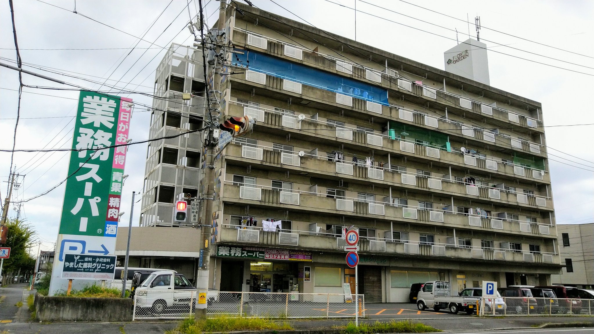 イオン旅日記 業務スーパー鈴鹿店 旧ミセススマート鈴鹿店 アコレ鈴鹿店として開店後 アコレがイオングループに参入 したため店名をマックスバリュの 小型店舗の名称である ミセススマートへ変更された しかし近隣にイオングループの 店舗が続々開店 イオン旅日記 業務スーパー鈴鹿店 旧ミセススマート鈴鹿店 アコレ鈴鹿店として開店後 アコレがイオングループに参入 したため店名をマックスバリュの 小型店舗の名称である ミセススマートへ変更された しかし近隣にイオングループの 店舗が続々開店