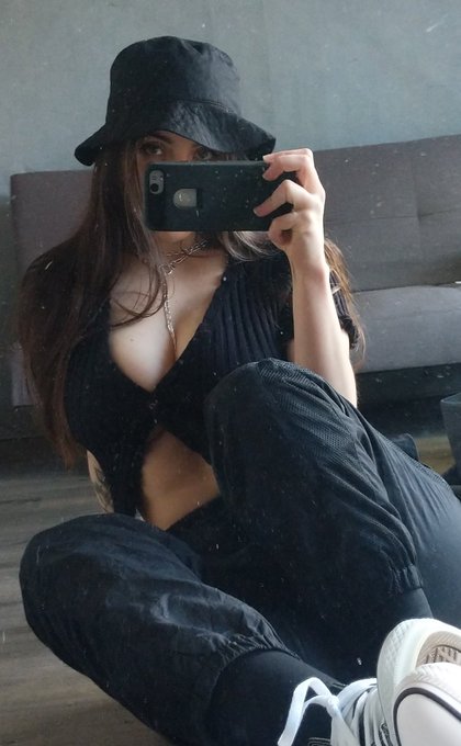 24 hour birthday stream tomorrow if you wanna rsvp 😳💕  (23 hrs from now) https://t.co/d4mxo3mGxC 👈 https://t