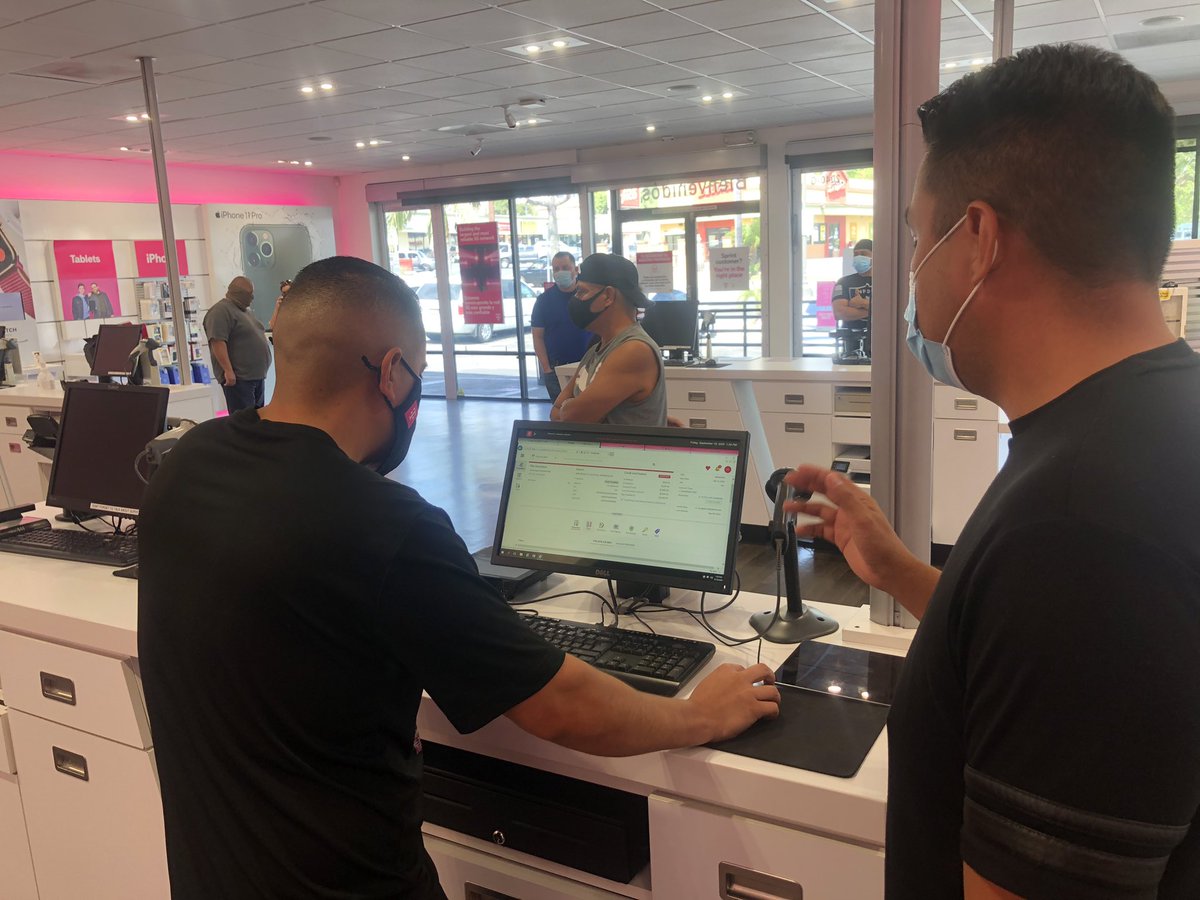 D_Hernan31's tweet photo. #LANorth working together to close out September strong! Thanks @groa09 for sharing best practices within our TPR channel! DM&amp;TM Partnership #OneTeam #LANorth @ErikSodik @rwashley1 https://t.co/H5faDo4FoM