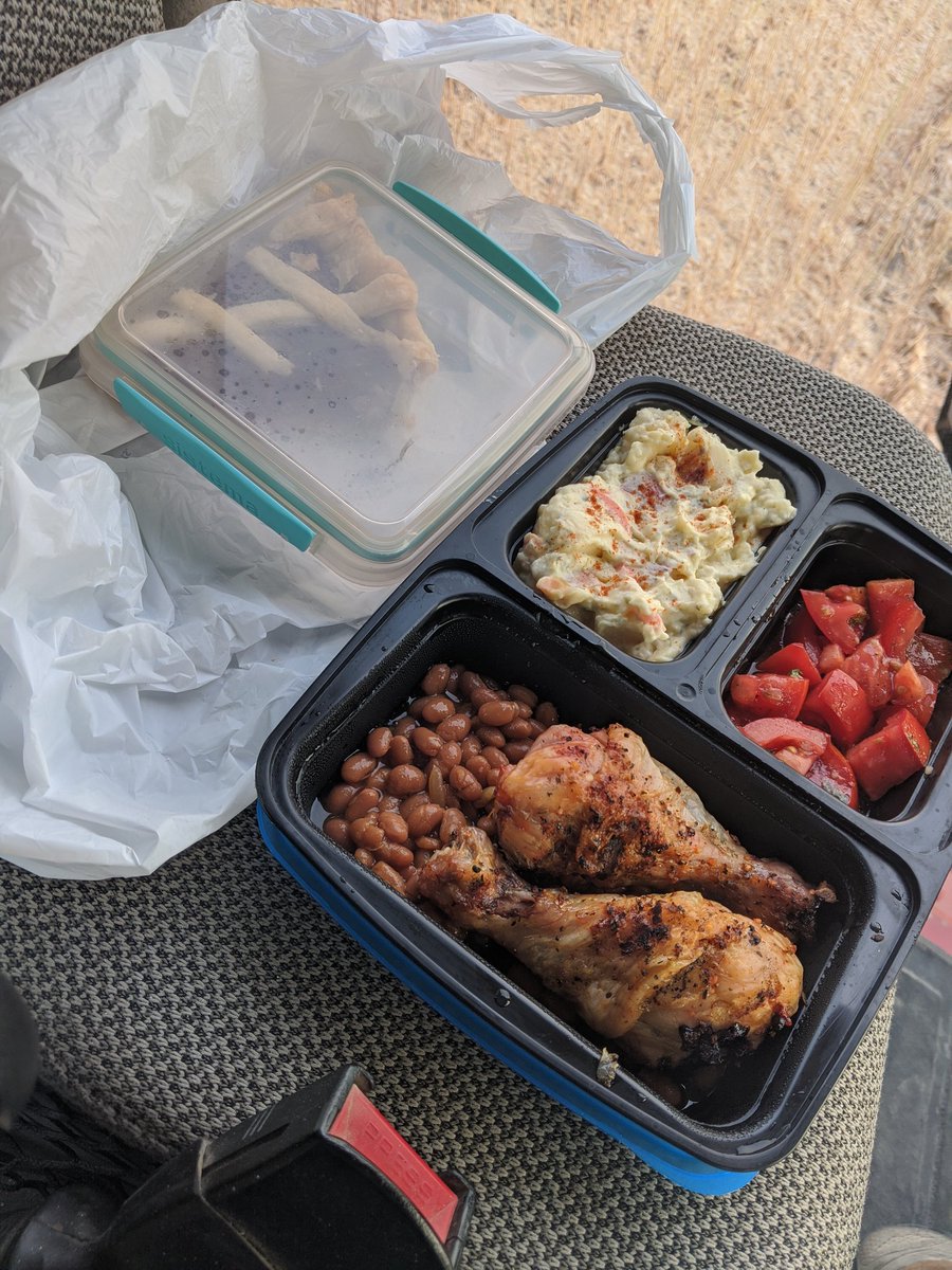 TruckinEh's tweet photo. The farmers round here get some great grub.
#fieldmeal https://t.co/gplQ8FaKwB