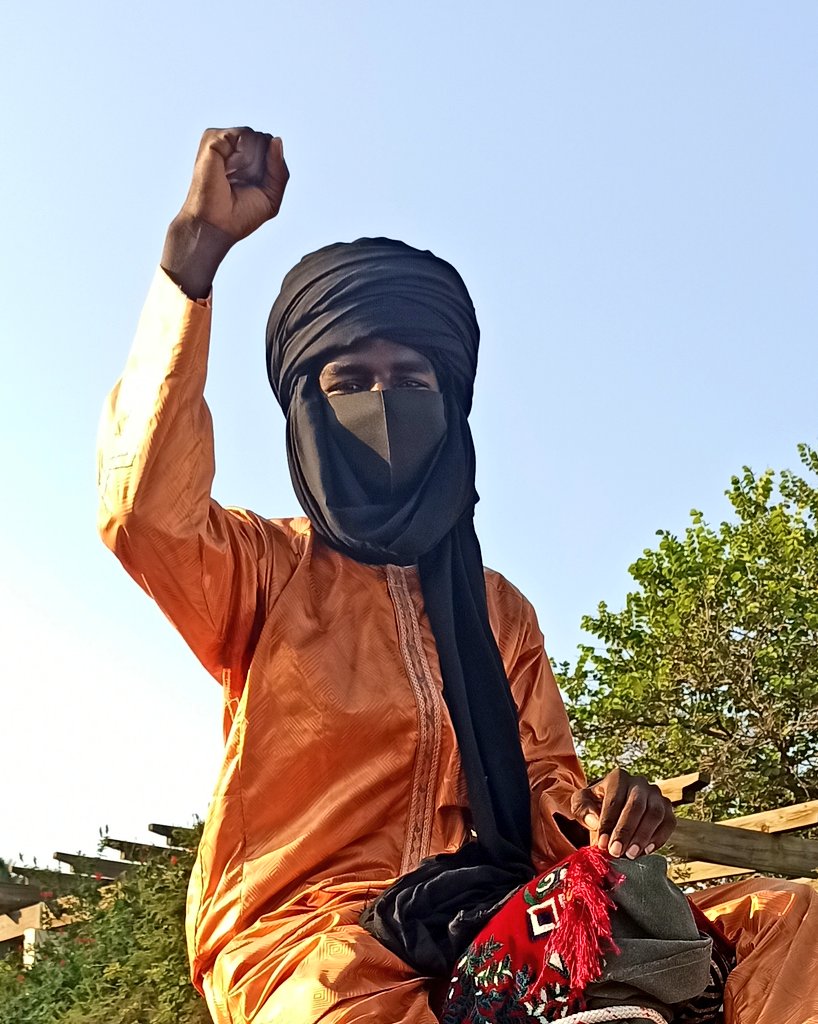 a_zodeme's tweet photo. #صوره_ملف_شخصي_جديده
عندما تقول
يا عبيد 
يا مدير 
يا افريكا
لما تشوف واحد اسود في شارع او في كل مكان في ليبيا 
را ما تنساش انك في إفريقيا و راك جاي من ورا البحر 
#إنها_أفريقيا_يا_عنصري 

تغريده للعنصريين https://t.co/ik5ZW1V90g