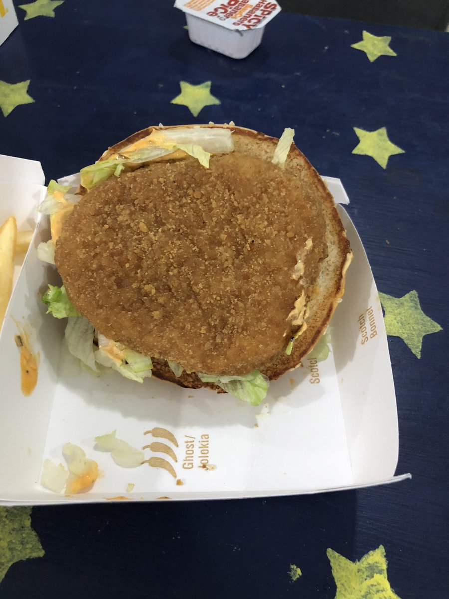 Denunciation's tweet photo. Ok seriously @McDonaldsCanada a McChicken with no bottom?!?!? https://t.co/MZbtjGgFja