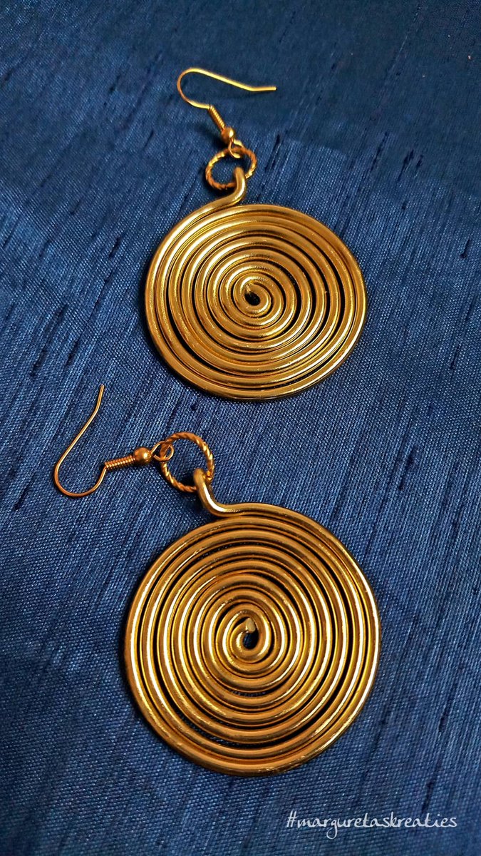 kmdimples's tweet photo. Flat spiral shape earrings...#handmadecreations #jewellerymaking  #feminineaccessories #simplecreations #madeinbarbados #marguretaskreaties #mk #selfmade #instagram https://t.co/cPJKzRlS6K
