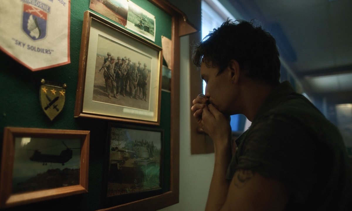 1x05asking their brother diego to drop them off at a “veterans of foreign wars” bar, klaus finds a photo of his late lover n themself on the wall, reminiscing of the times they had together.this is cut short by audio cues of explosions, gun fire, and klaus calling out to dave.