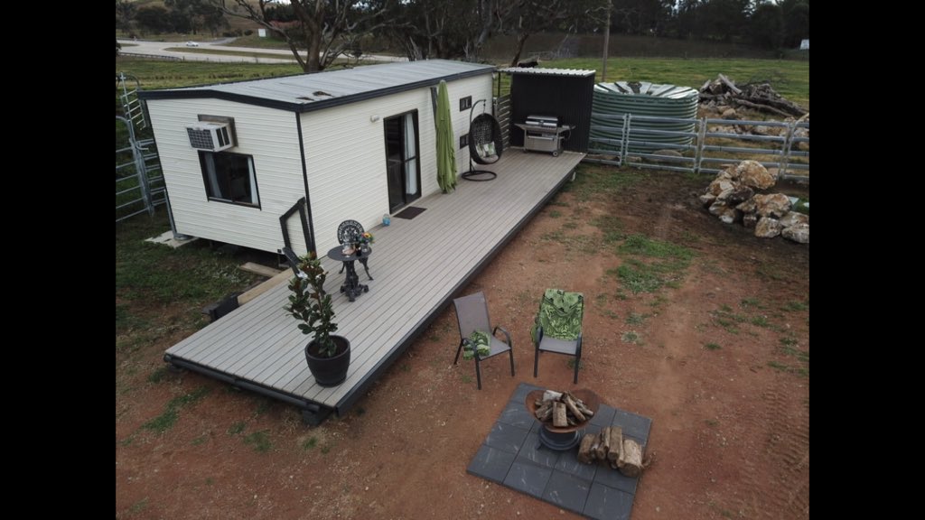 HengeThe's tweet photo. New to @HengeThe here’s a little place to stay 15mins out of #cbr #bungendore #queanbeyan #sutton check it out on https://t.co/9AItqmCjrb #visitqueanbeyanpalerang #visitnsw #thehengefarmstay https://t.co/cdIZRlFjMl