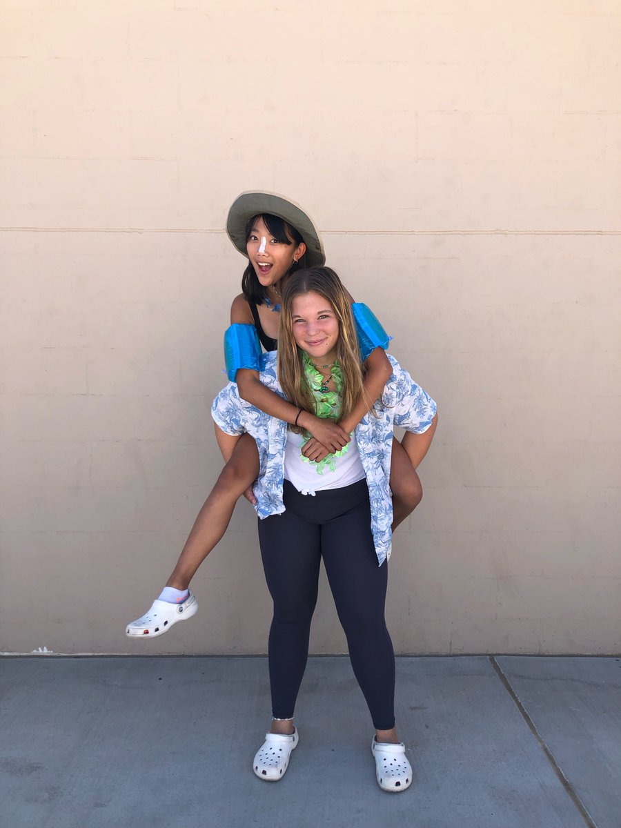olsenjuliaa's tweet photo. throwback to beach day and sports day last year🥺🥺 
#mhhsclass2022 https://t.co/fdWzfgnR5Z
