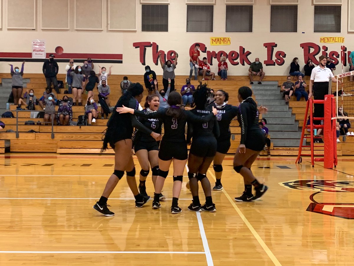 Humble_VBall's tweet photo. Wildcats with the program sweep 🧹 on the road vs Caney Creek 👍😬👏@HumbleISD_HHS #ExcelTogether #WildcatPRIDE @HumbleISD_Ath https://t.co/3QBZszIAnf