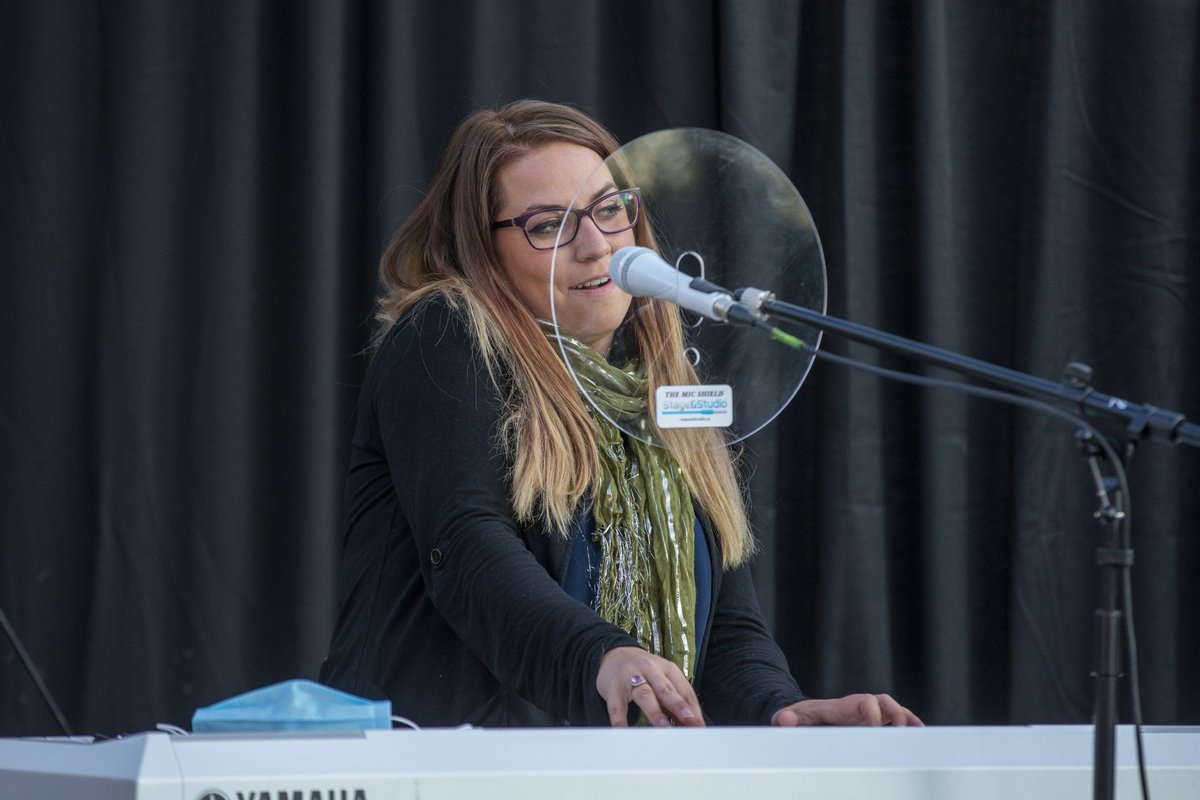 Just what we needed! <a href="/fclmalondon/">fclmalondon</a> Live #ldnont women #music show @BudGardens patio #leannemayer #katechanner #JadeBennett #LauraGagnon #LFP #photos lfpress.com/entertainment/…