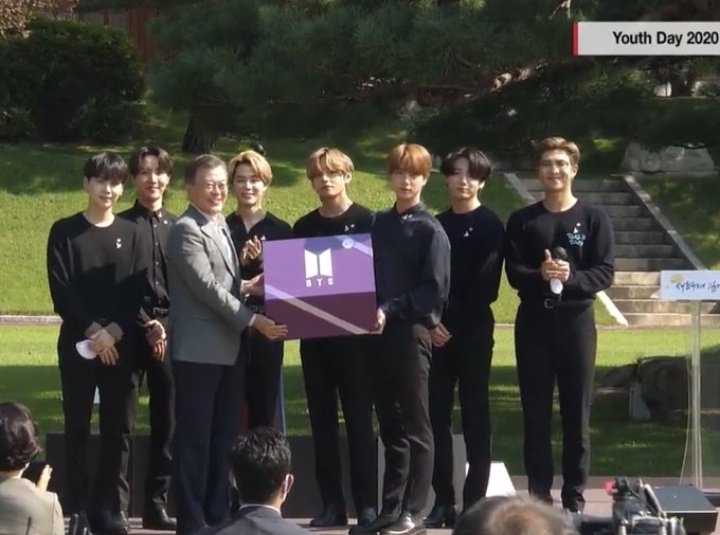 etlikrepbro's tweet photo. #LeaderOfYouthBTS @BTS_twt 
Artık hiçbir yerde BTS 'i başka bir grup veya ünlü ile karşılaştırdığınızı, onları sadece müzikleri ile eleştirdiğinizi veya saçma sapan yerlerde atıp tuttuğunuzu görmek istemiyorum.Buna cürret dahi etmeyin.Kendinizi kandırmayın.
Diyeceklerim bu kadar. https://t.co/cW4XcvTkwl