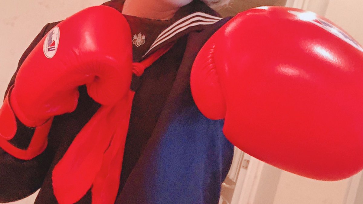 セーラ服と🥊❤️
#格闘技
#ボクシング
#セーラー服
#コスプレ
#誰かの性癖に刺され 
#雰囲気嫌いじゃないって人いいね 
#1mmでもいいなと思ったらいいね
#らぶりつで気になった人お迎え