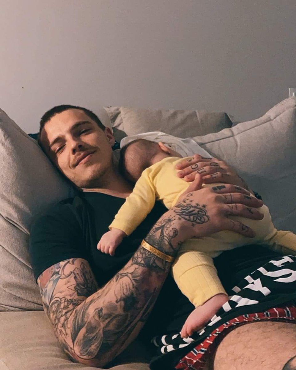 pcbroficial's tweet photo. Paulo via Instagram: "meu amor todinho 💛" https://t.co/h8Zs3GpbBM