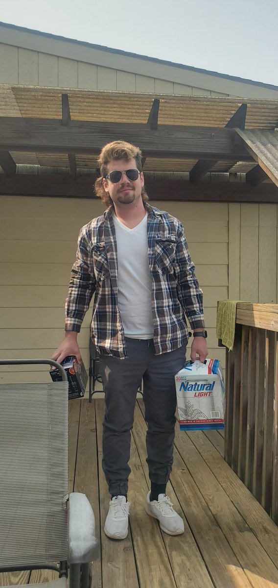 britttaa's tweet photo. Swear to god I thought @DanaB_Number3 showed up on my porch the other day with @naturallight in his hands... turns out it was just @Anclien_ 🤣🤣🤣 #sponsormenatty #doppelgänger #mulletsareback #summervibes https://t.co/6Xk8UfT7BG