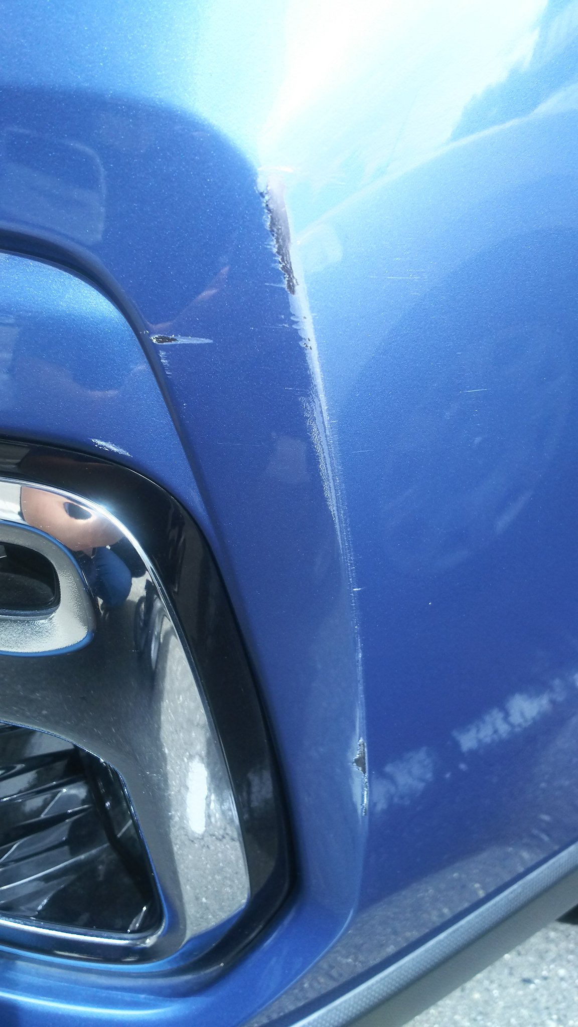 Dna フォレスターske Om D Em 1 Mark 今日はディーラーさんに来てます 実は先月他人の車に擦ってしまい 今日は自分のフォレスターの修理に 来ました 相手方の修理費や代車費は支払い終わってようやく自車の修理です