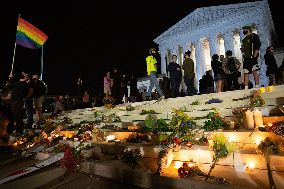 politico's tweet image. This is the scene at the Supreme Court tonight after the death of Justice Ruth Bader Ginsburg.

Thousands of people are gathered here, with hundreds sitting on the steps politi.co/3cozfAl 📷: @evansemones #RBG #SCOTUS