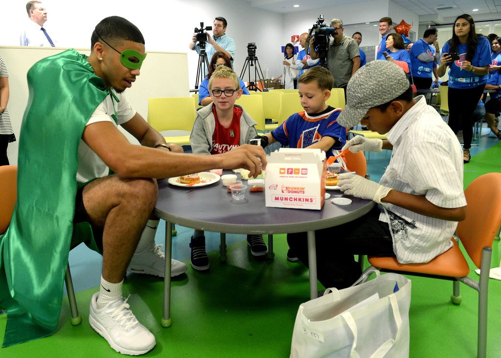 DONOnow_'s tweet photo. DONO #FoundationFridays

This current @celtics recently partnered with his hometown friend @bradbeal3 of the @washwizards to donate $500,000 to St. Louis and Boston area food banks to help during this current pandemic. https://t.co/tyhEoo61p8