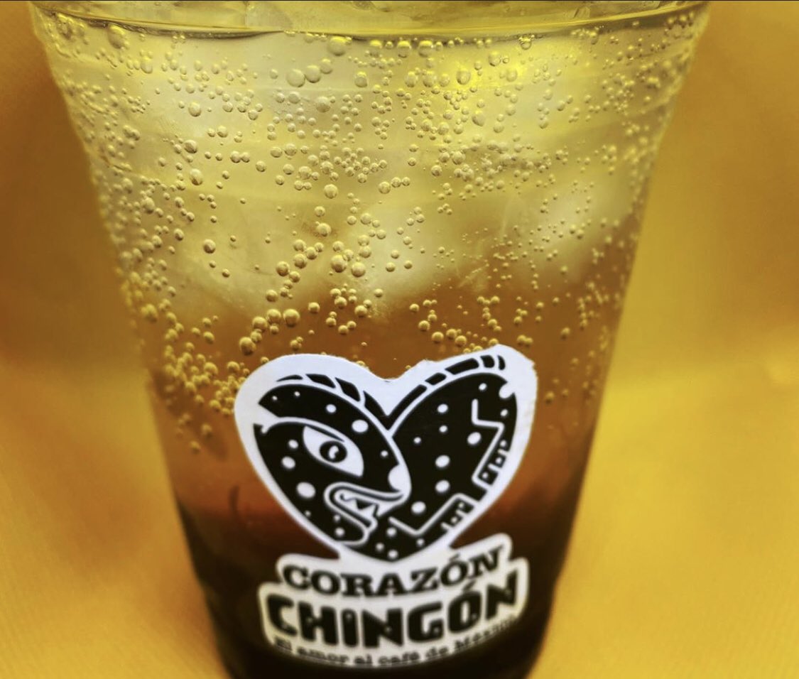 JESUSCISNEROS's tweet photo. Familia quieren un buen café? O Una deliciosa chapatta? Soda Italiana de manzana verde, de mango? Chequen esta recomendación!
“CORAZON CHINGON” 
Locales 220 y 221 del mercado *24 de agosto* en Narvarte Poniente, entrada por Pitágoras. Cáiganle mañana! 
https://t.co/ZSgUXVCn8y https://t.co/mNbTCIORda