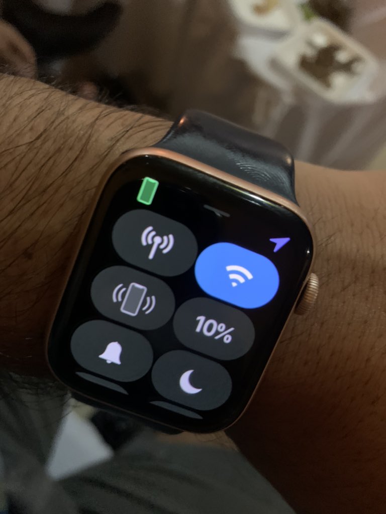 PepeRaMx's tweet image. Mi #AppleWatch está al 10% cuando a esta hora estaría al 40 o 30%. Alguien más siente que con #WatchOS7 se consume la batería como rayo?