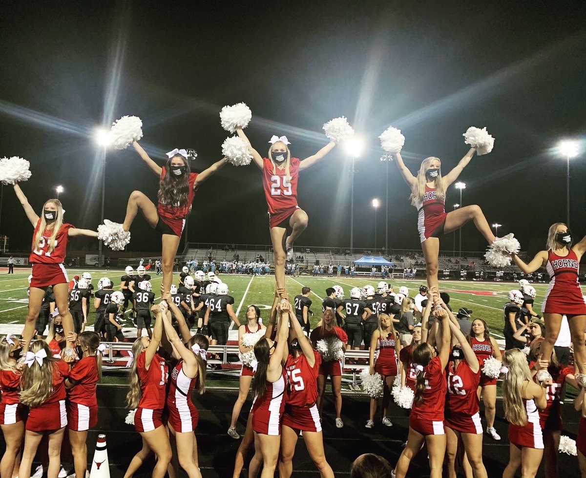 Friday Night Lights and a W 🤘🏼 Hook Em’ Horns! 🤘🏼🏈 <a href="/LambertHS/">Lambert High School</a> <a href="/LambertFtBall/">Lambert Football</a>