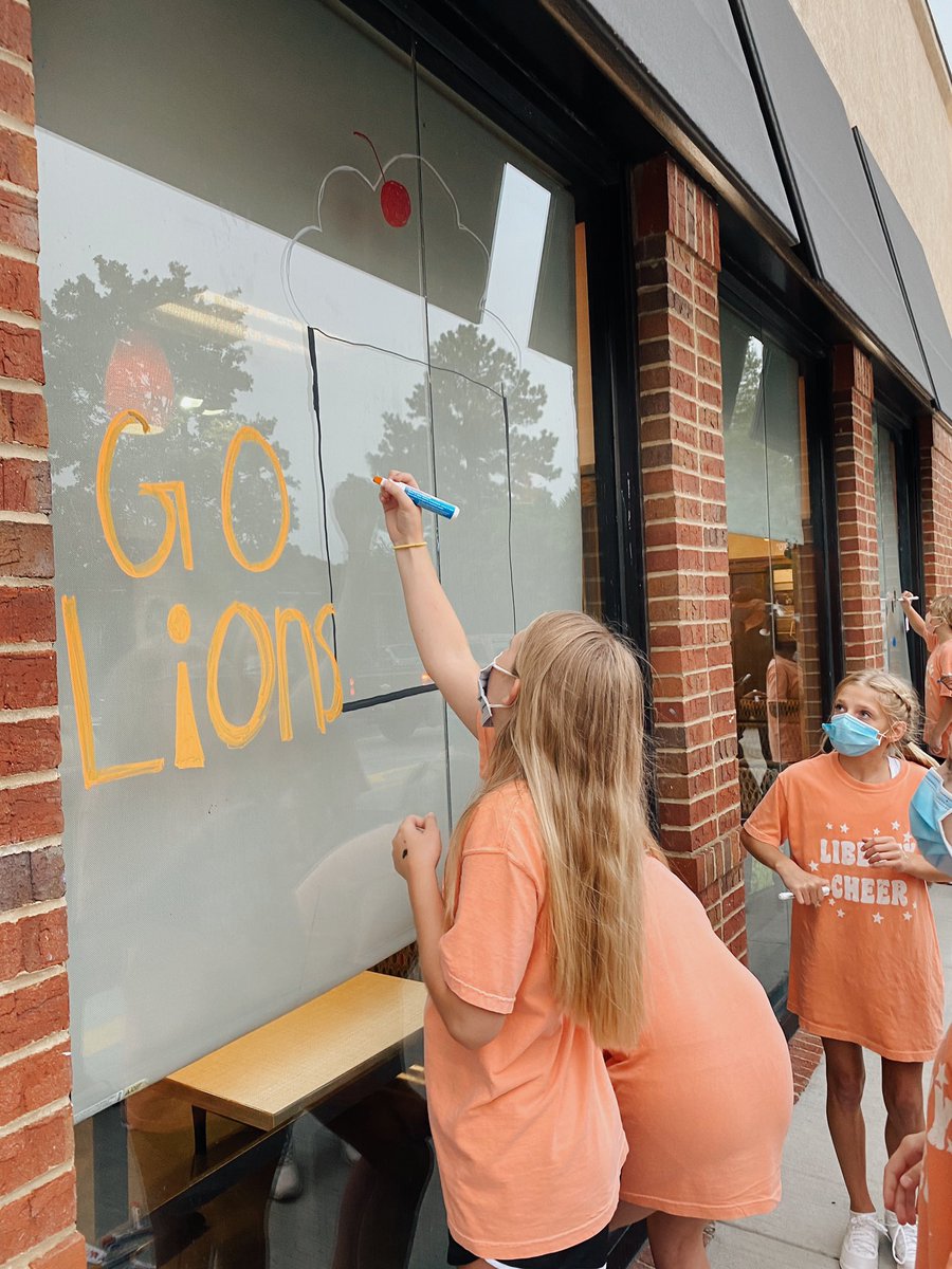 lmscompcheer tweet media