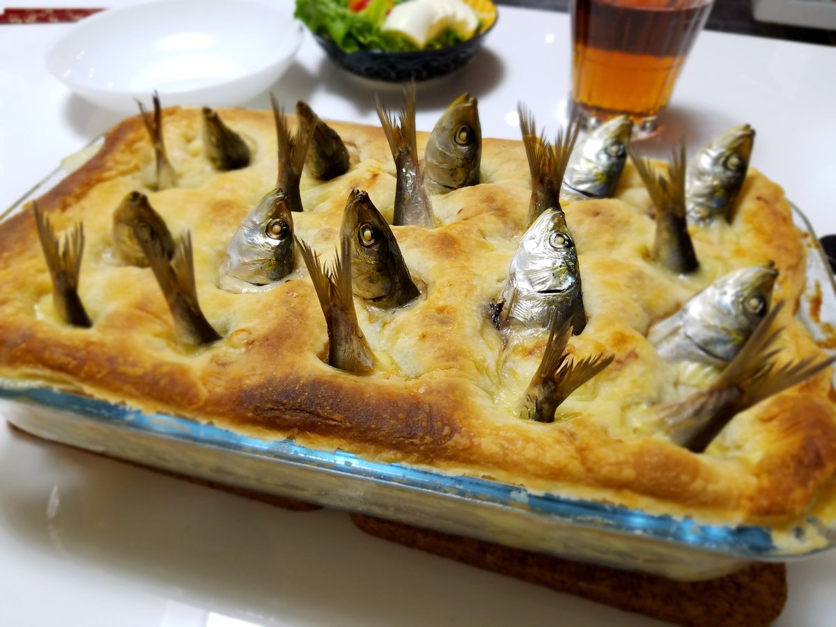 見た目が衝撃的な スターゲイザーパイ は 焼かなくてもパイの実で簡易的に作れるの図 頭イカれてやがるぜ 間違ってはいない Togetter