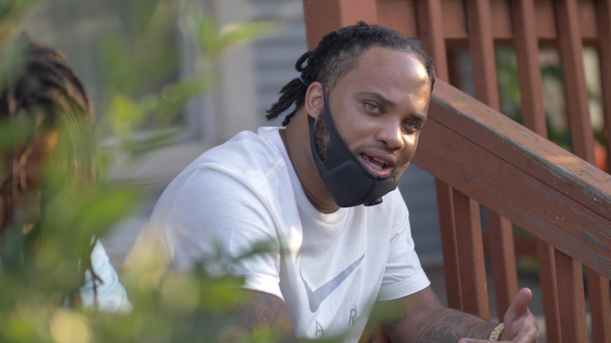 GoldFocusPro's tweet photo. Screenshots of “OFF TOP” by @fastmoney_flex ft. @kx_marley 🎥 by @dezrabriana COMING SOON #goldfocus #flexlug #kingofohio #goldieshots #goldfocus #kxmarley #Ohio #akron #independentartist #ivision #videographer #akronvideographer #clevelandvideographer #clevelandartist https://t.co/Rt7MPvzh8r