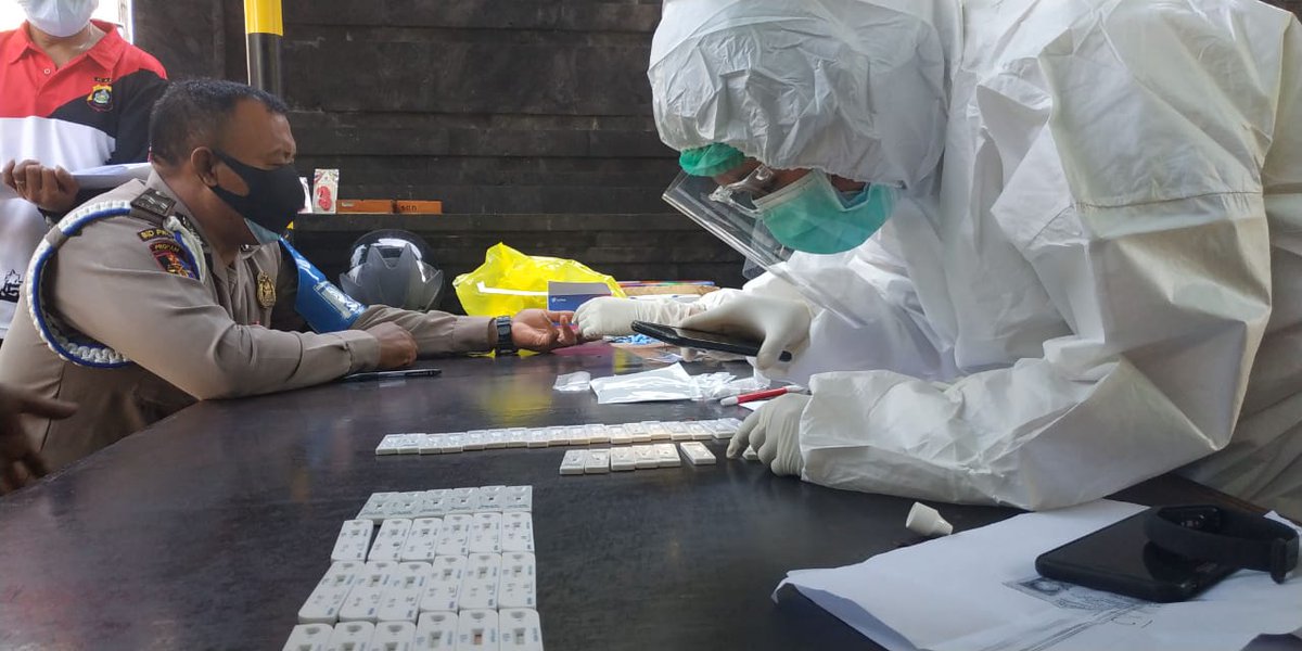 polsekkuta's tweet photo. Personil Polsek Kuta Polresta Denpasar Mengikuti Rapid Test bertempat di halaman Mapolsek, Sabtu (19/09/2020) pagi.
#divisihumaspolri #poldabali #polrestadenpasar #personil #rapidtest #protokolkesehatan #pakaimasker #bersamacegahcorona #BersatuLawanCovid19 #jagajarak #infobadung https://t.co/AmdJYk9hfA