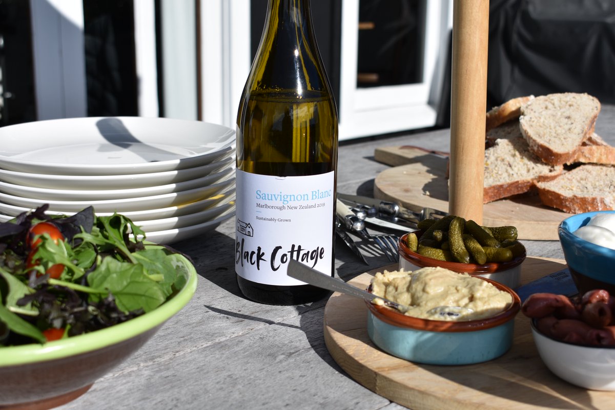 Sauvignon, sunshine and some great snacks sounds like a great way to spend the day whether you are at home or able to enjoy at your local wine bar or restaurant. 

🖤🖤🖤 
#NZWine #BlackCottage #WinesWithGusto #PinotNZ #WineMarlborough #MarlboroughNZ