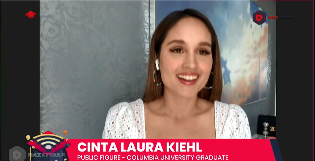 detikcom's tweet photo. Tasya Kamila, Cinta Laura serta Nadhira Afifa kini akan berbagi pengalaman tentang bagaimana menempuh pendidikan di luar negeri #MAXstreamWisudaOnline2020 https://t.co/gw7rbV5ST6