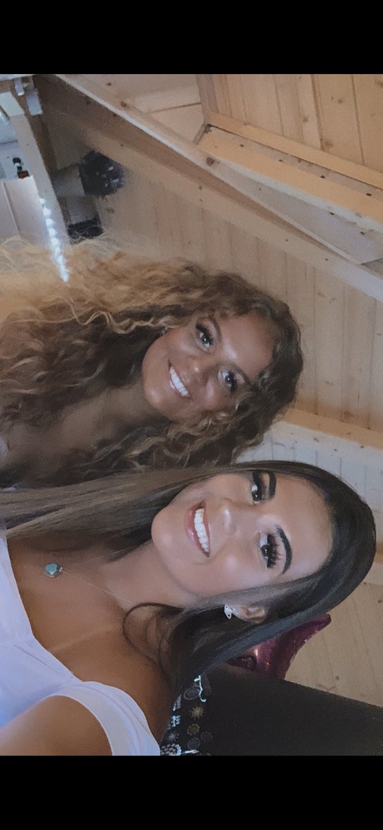 DobbieMolly's tweet photo. @hollyymitchell_ happy birthday bestie! have the best day can’t wait to celebrate with u tonight! lysm😘 https://t.co/cUvK4ez75W