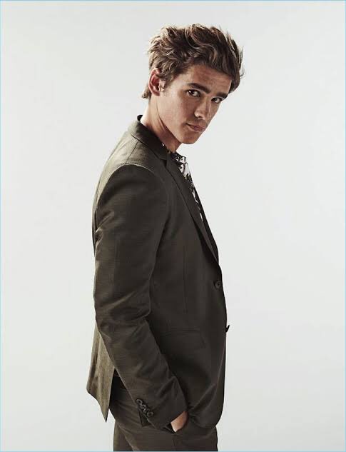 84) Brenton Thwaites