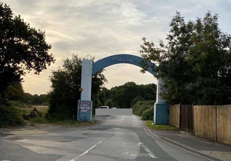 DrHannahMorgan's tweet image. Proud of our practice manager, team &amp;amp; community
🌻 2 practices at Hayling Island health centre
🌻Elms moves off-site today: drive-through clinic at holiday camp
🌻 Community &amp;amp; NHS come together to protect our most vulnerable: 2 clinics keep running today
🌻Hi-de-Hi 👉Flu-de-Flu