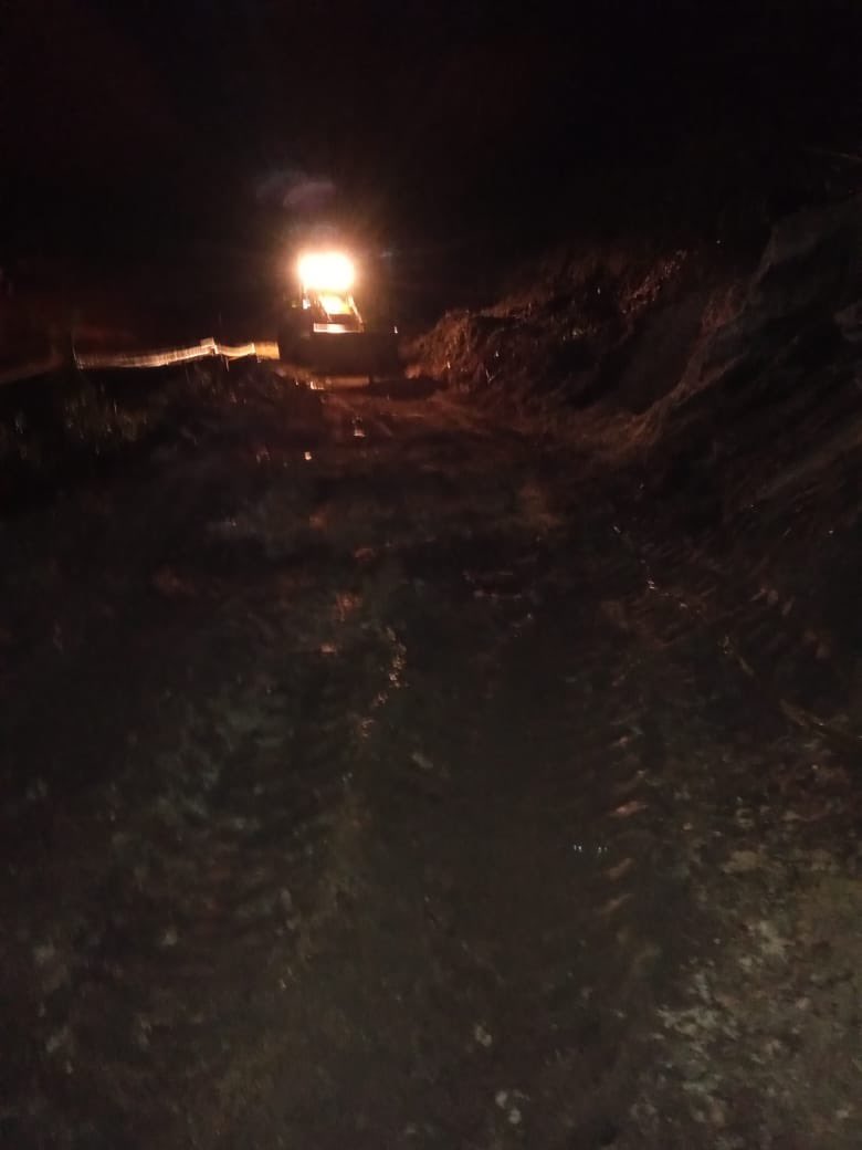 eltobo_02's tweet photo. @ConRegion Por parte del Consorcio Vía Matanza y el acompañamiento de la Interventoria Ramiro Mesa Barrera, ya se realizan labores, para adecuar y habilitar el paso vehicular, afectado por las lluvias torrenciales https://t.co/WEPuY1PCKV