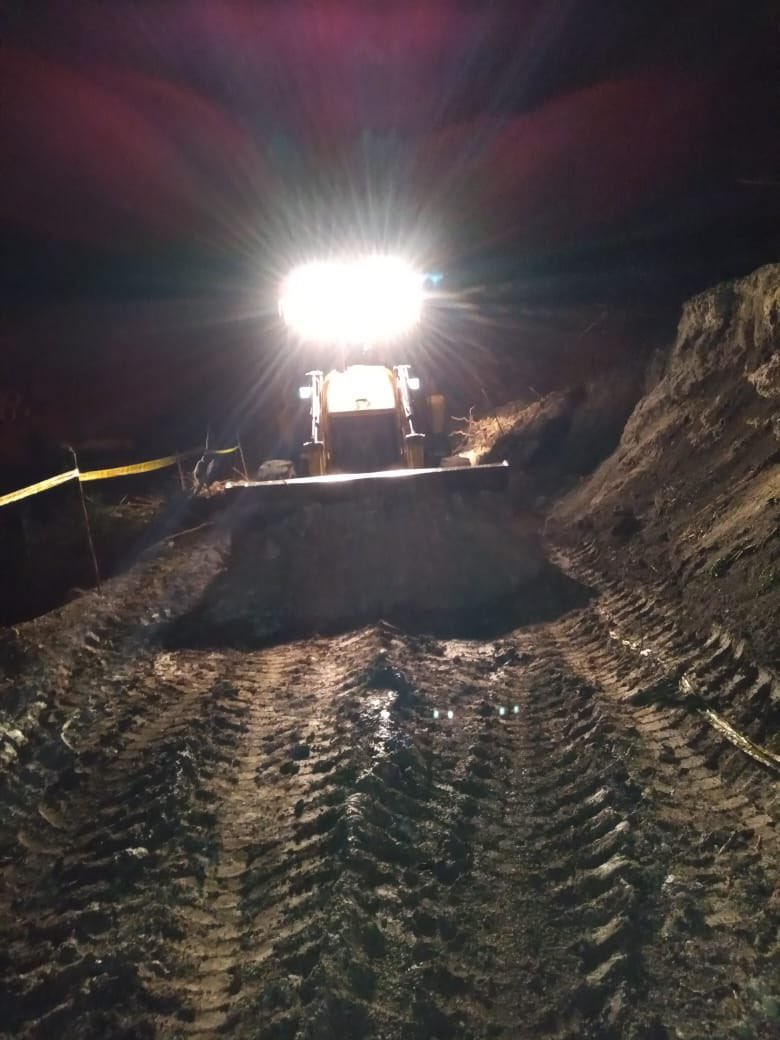eltobo_02's tweet photo. @ConRegion Por parte del Consorcio Vía Matanza y el acompañamiento de la Interventoria Ramiro Mesa Barrera, ya se realizan labores, para adecuar y habilitar el paso vehicular, afectado por las lluvias torrenciales https://t.co/WEPuY1PCKV