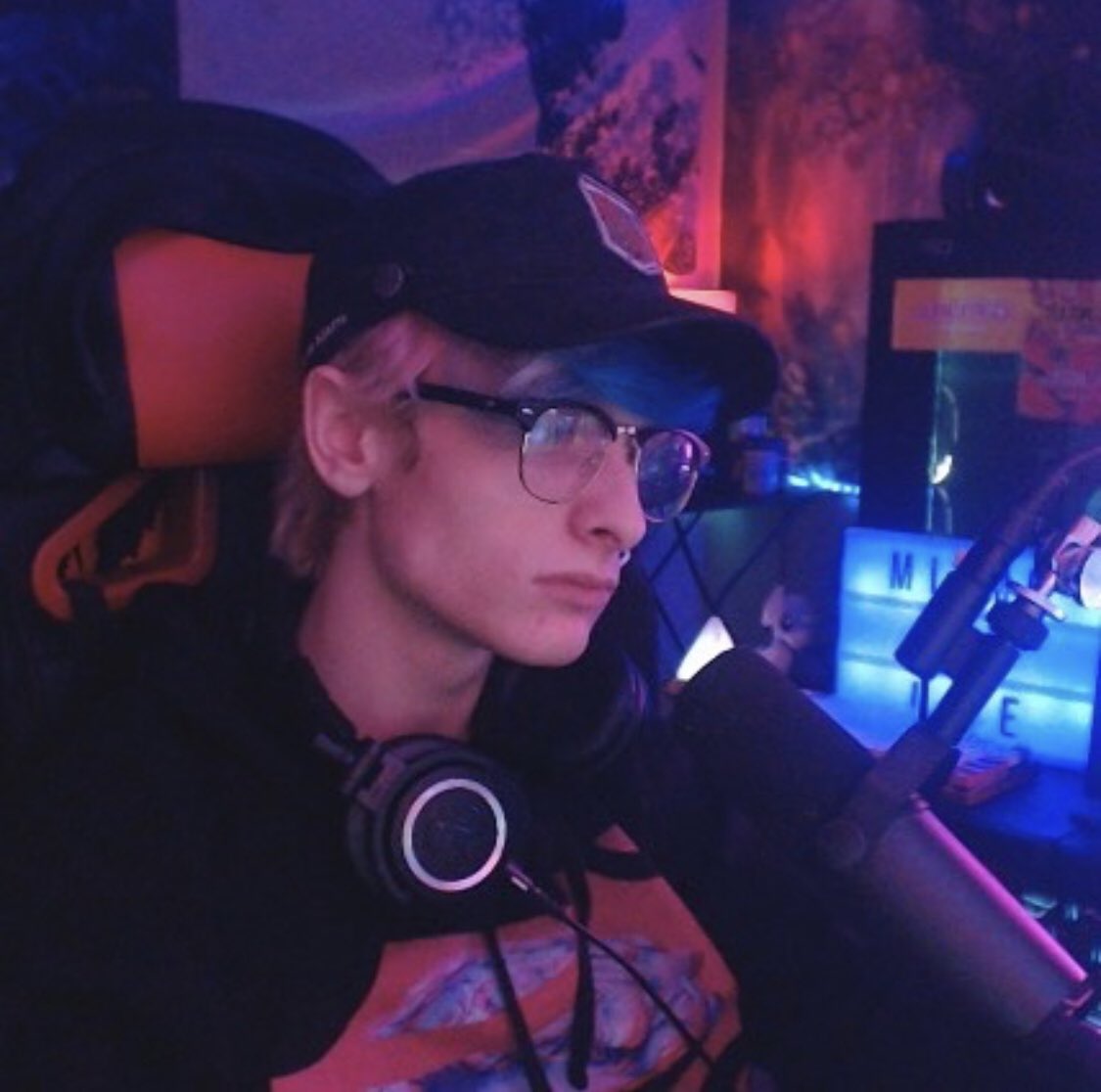 What up fuckers,,
         I’m tired as shit