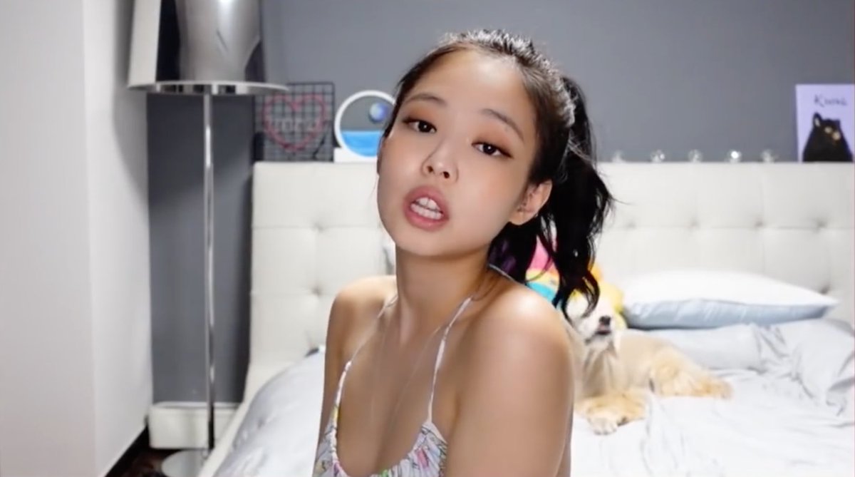 firejennie's tweet photo. EXCUSE ME JENNIE?? https://t.co/4opg34kmiL